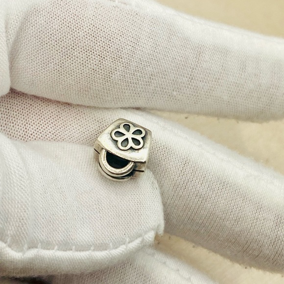 EUC Pandora 790473CZB Sterling Silver Scalloped Purse w/ Blue Zirconia - Picture 5 of 8